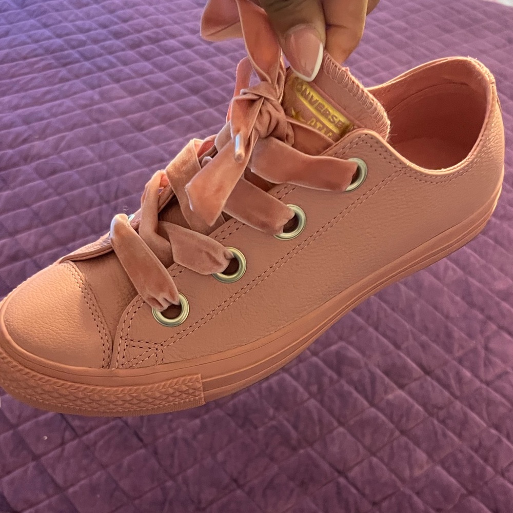 Mauve pink, so cute! A little snug, worn once.